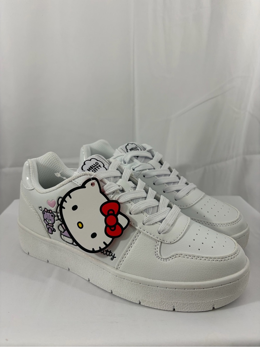 NWT Hello Kitty Women’s Size 7 White Sneakers with Red Bow Accent